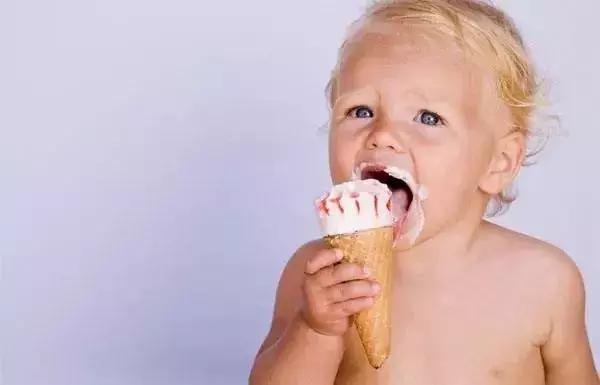 孩子吃冰棍伤脾胃吗,吃冰棍太多伤脾胃怎么办