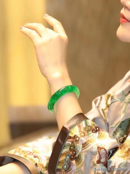 大学生暑假打工给爸妈买礼物,大学生打工赚钱给父母买礼物