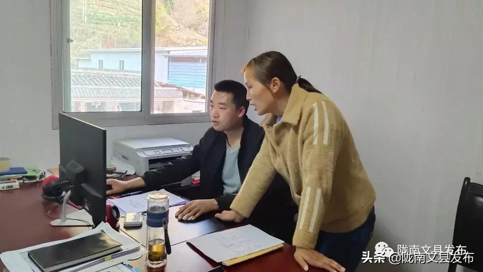 头条任波身残志坚托起创业梦,任波身残志坚托起创业梦完整版