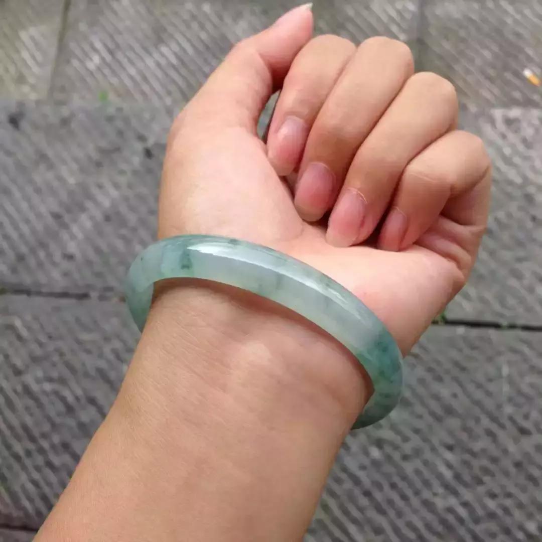 玉手镯取不下来怎么办终极绝招,手长胖了手镯取不下来了怎么办