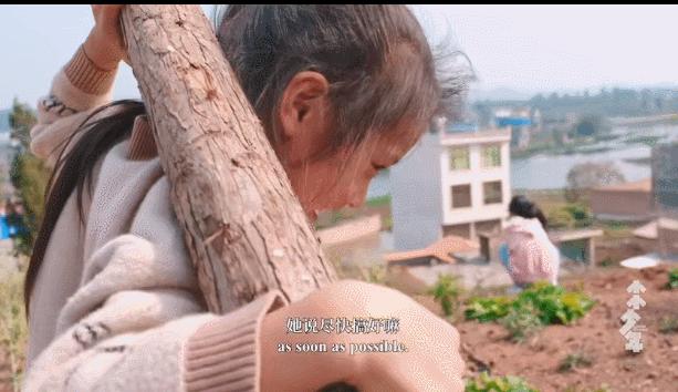 9岁女孩卖猪肉自学芭蕾舞,感动9岁女孩在猪肉店里跳芭蕾