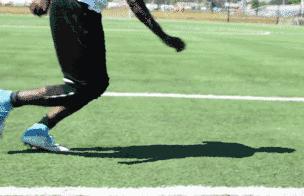 实战简单过人技巧,双变向过人如何做到精髓