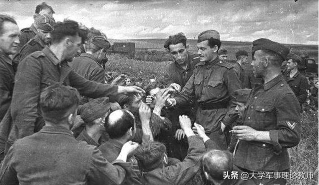 欧洲“女烟民”为何如此多：香烟曾被包装成女性的“自由火炬”