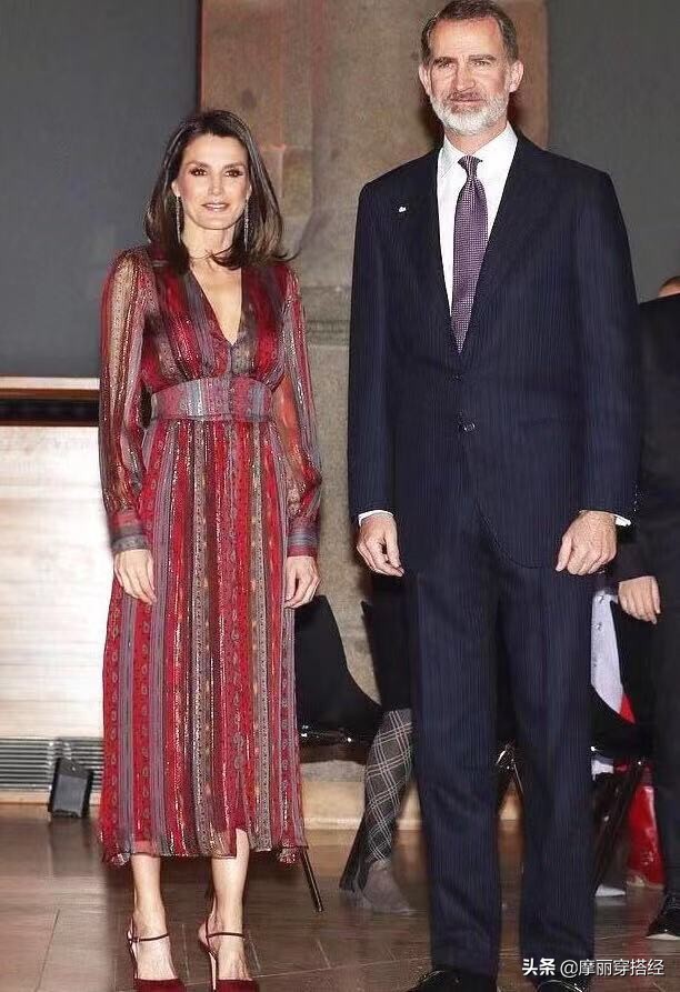 气质v领连衣裙精致迷人秀锁骨,韩版修身显瘦锁骨露肩v领上衣