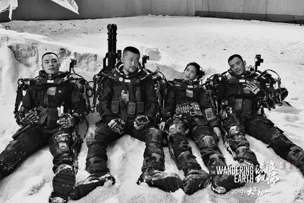 流浪地球中有哪些军事武器,流浪地球里最厉害的武器