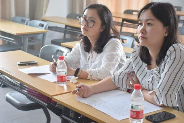 应届生考公务员是国考还是省考,公务员是参加国考还是省考好