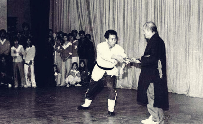 海灯法师真的会二指禅吗,海灯法师之死