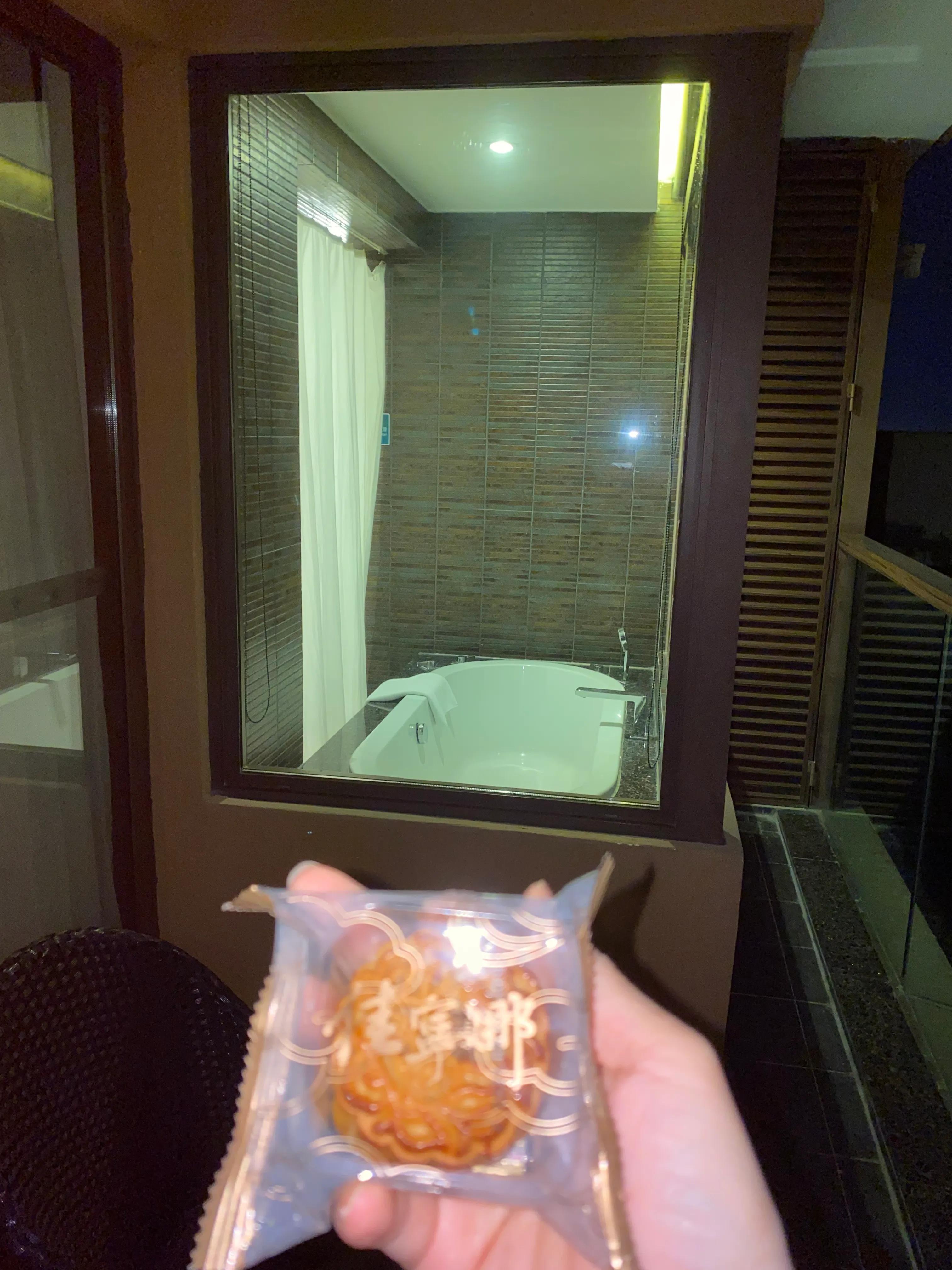 佳宁娜金腿小月饼还是挺好吃的