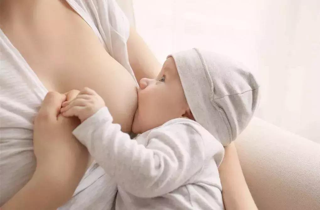 宝宝反复湿疹奶癣,婴儿湿疹奶癣擦什么药膏