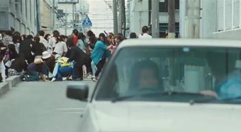 成年人之间的感情参杂着,各自忙乱互相牵挂下一句是什么