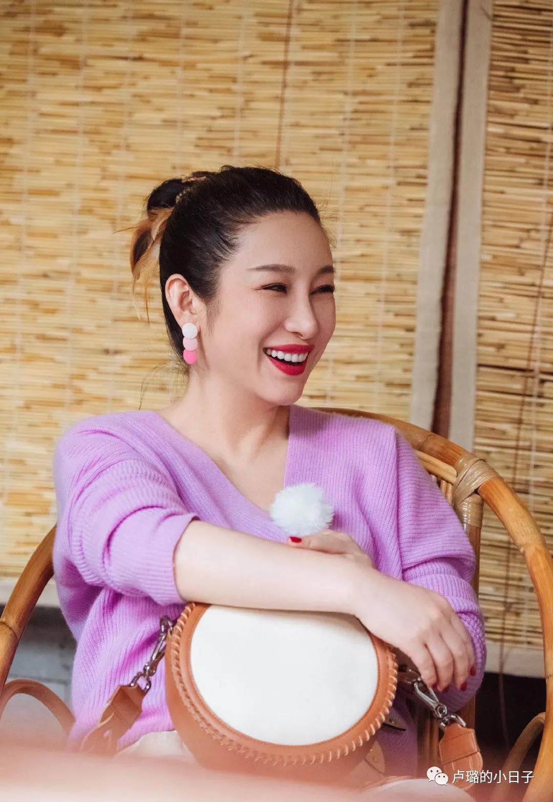 被秦海璐的私服惊艳了,秦海璐穿搭同款