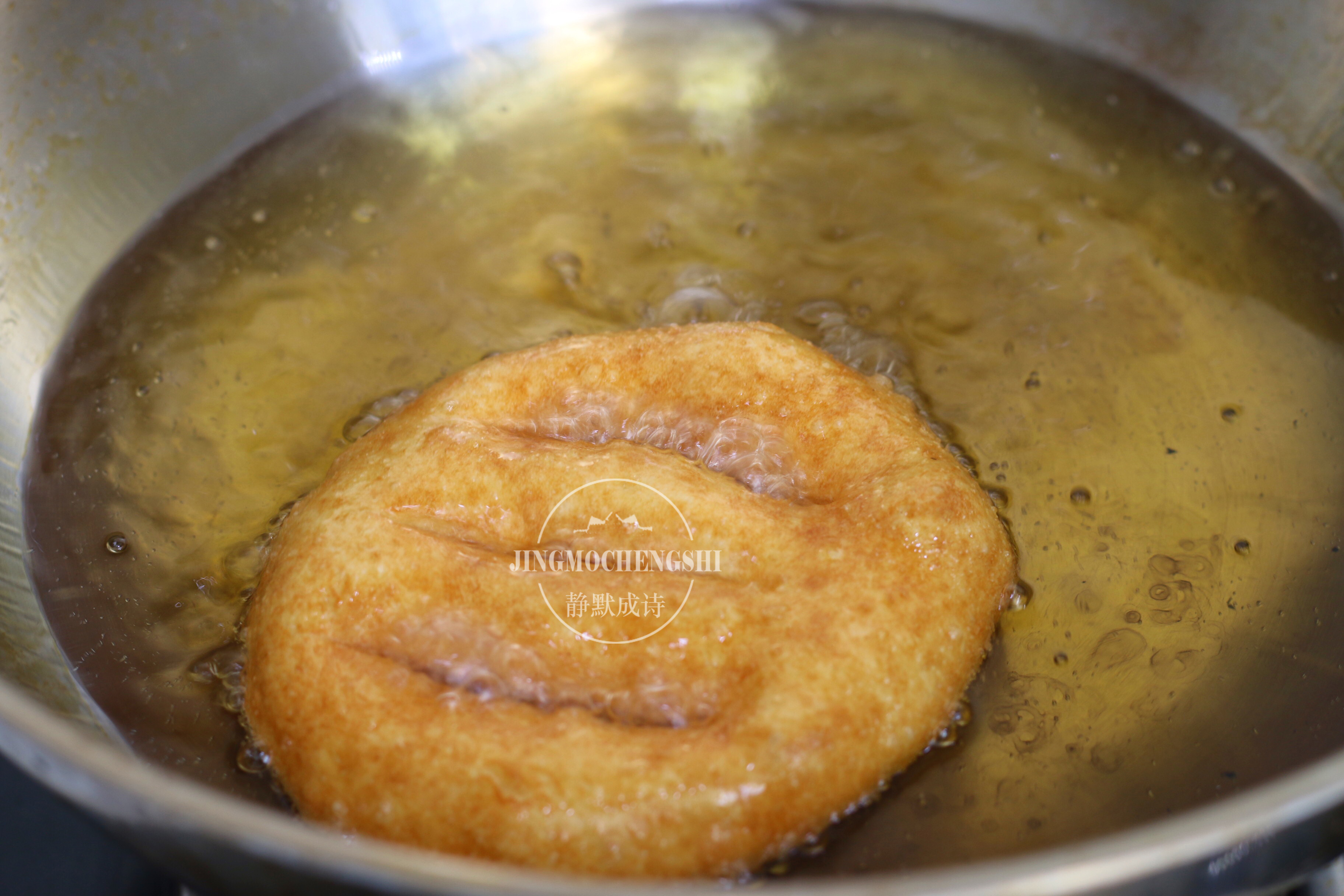 糖油饼怎么做又软又好吃又简单,早餐老北京糖油饼做法大全视频