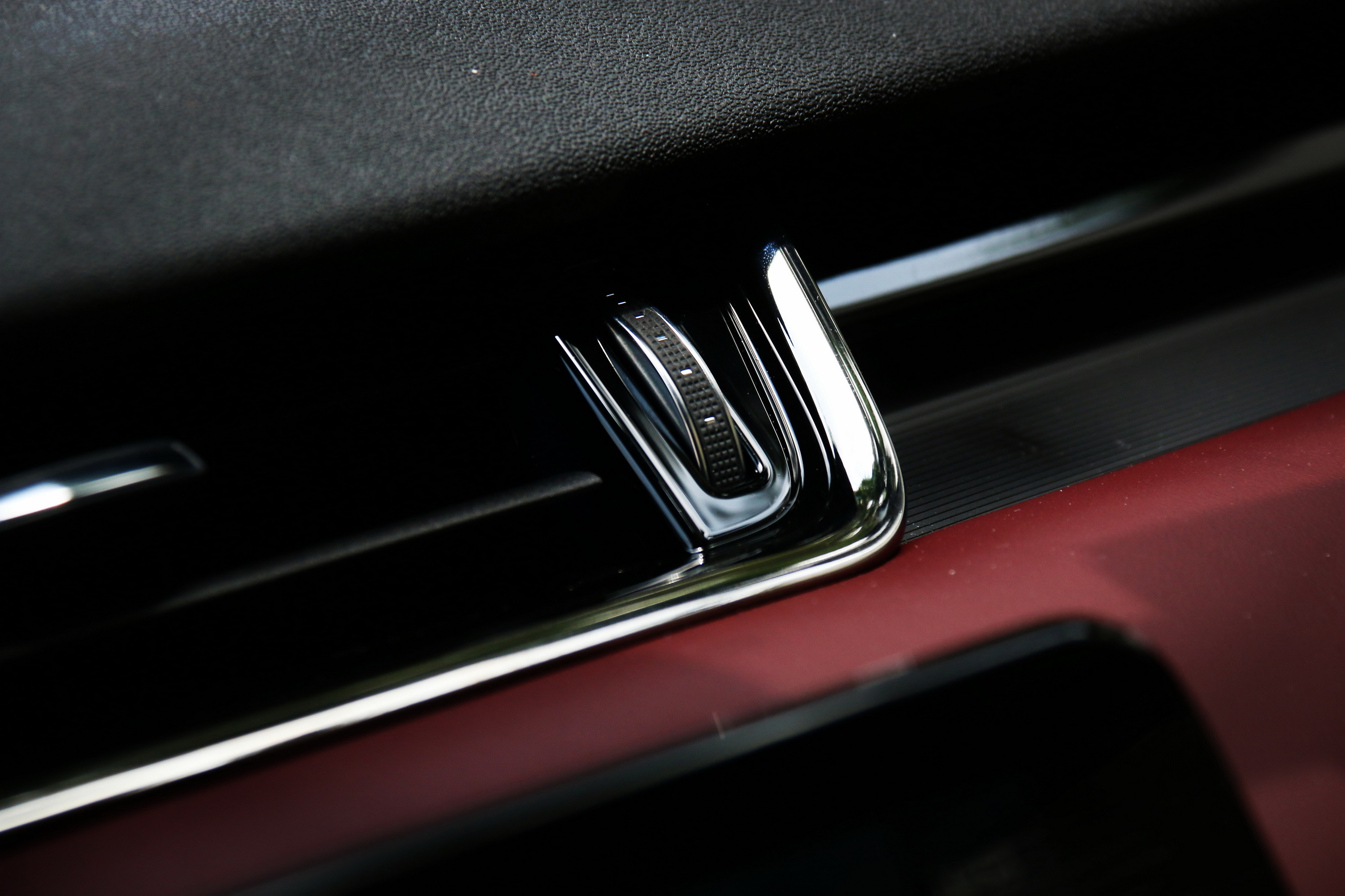 路虎揽胜极光l怎么样值得购买吗,2022路虎揽胜极光l值得买么