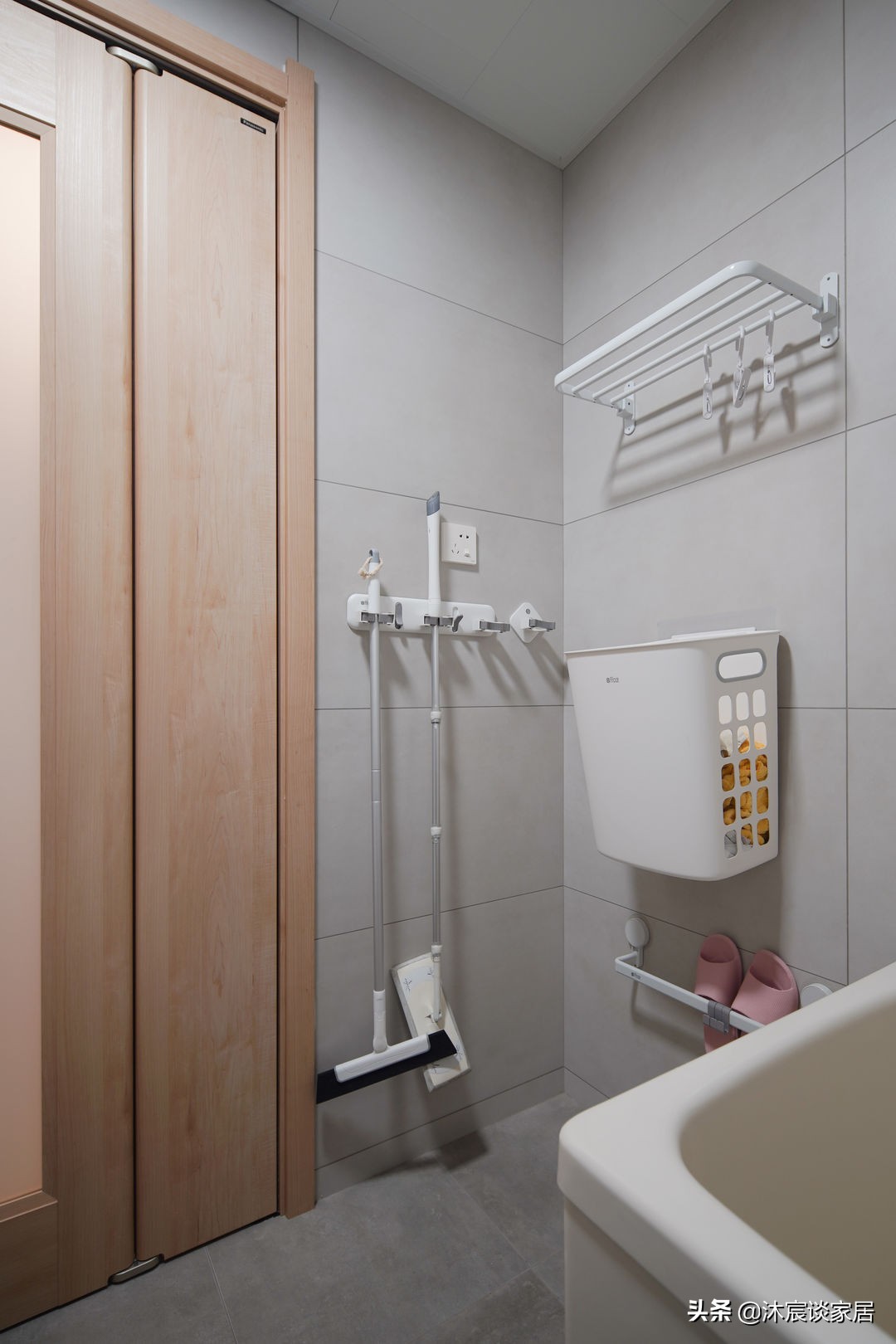 她把家布置得复古又温馨,室内被绿植环绕,这样的家,住着真舒服