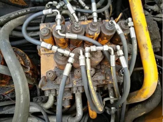 了解二手大挖掘机的知识和技巧,二手挖掘机翻新后从哪里可以看出