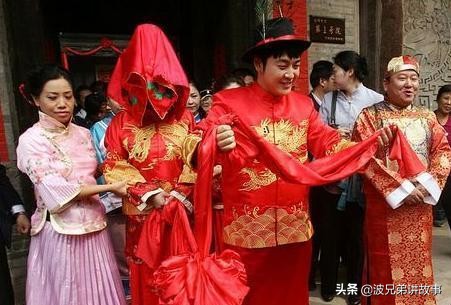 新婚夜发现妻子当过小姐，朋友劝看一看床头，看完求老婆别走