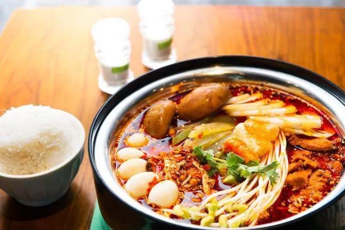 从西安回陕北县城做水电工的表弟，赚到钱了