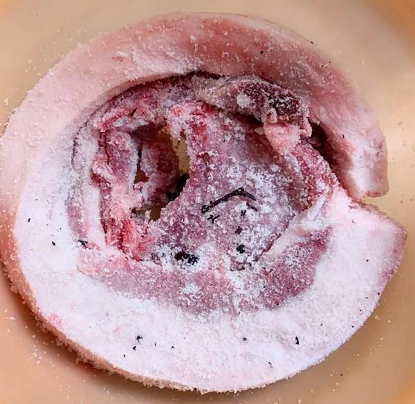 为什么柳州腌腊肉容易长霉,腌腊肉没有太阳都起了白色的霉