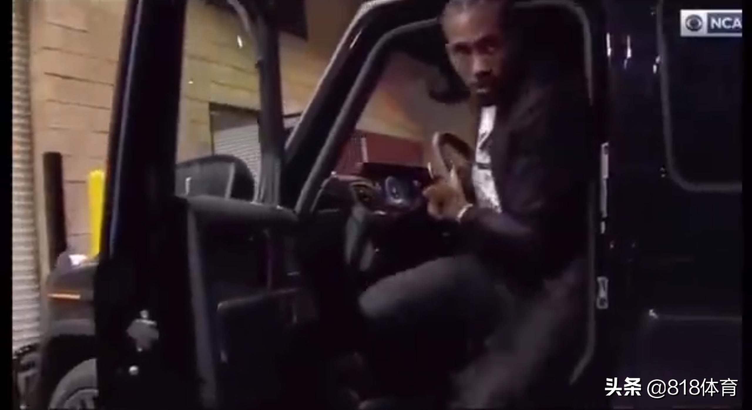 有钱任性!小卡花500万换了一辆奔驰大G,曾开多年5000美元雪佛兰