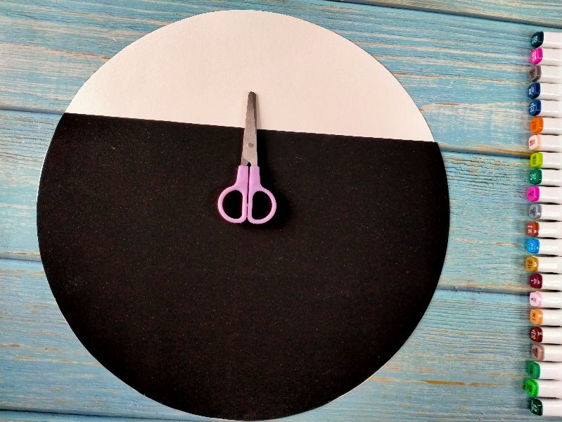 用卡纸画公主的小裙子,可打印的儿童涂色画公主