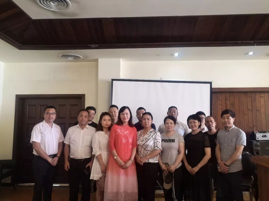 拥抱妈妈公益文化发展中心,爱心妈妈结对关爱行动交流座谈会