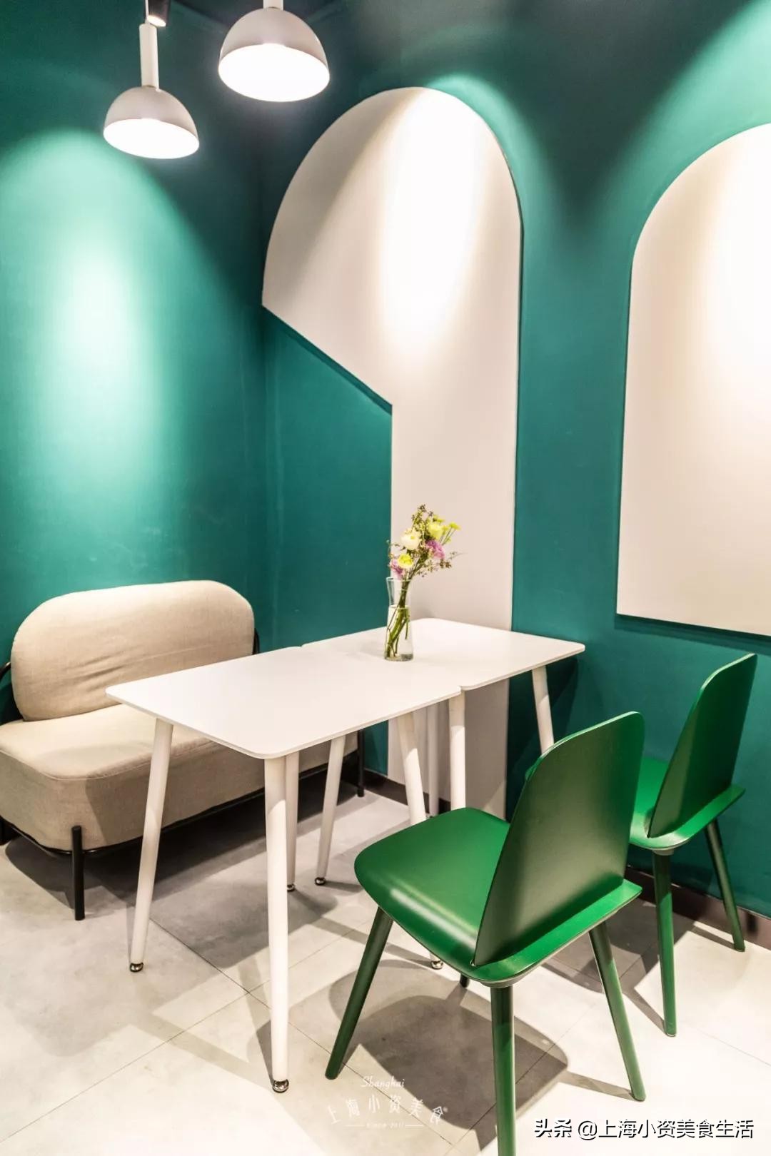 人广新开宝藏甜品店，把小笼包做成了慕斯蛋糕！