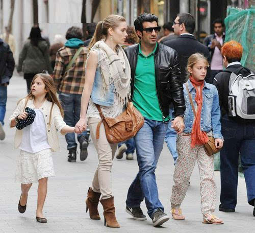 世界足球先生菲戈接受新华社采访,菲戈是几几年的足球先生