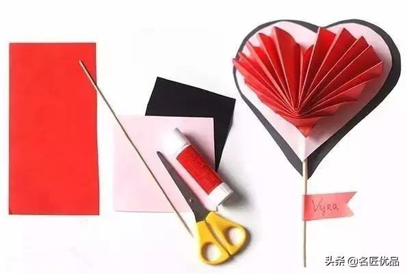 看别人剪新年剪纸很好看,怎么用剪刀来剪新年剪纸