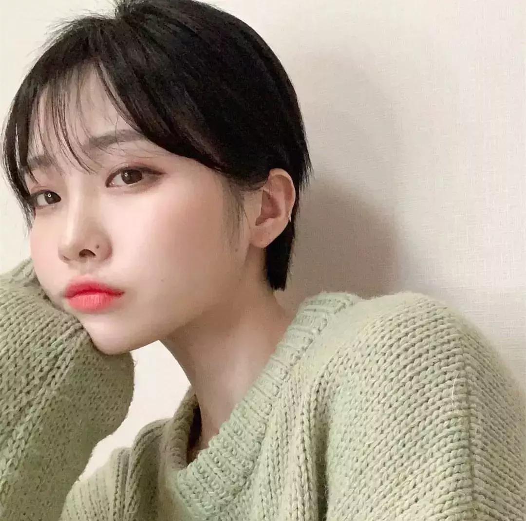 短发卷发怎么打理好看,不用打理又好看的短发