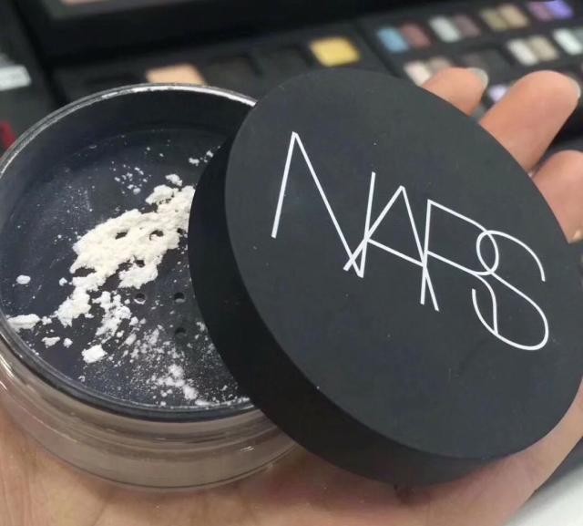 nars蜜粉和纪梵希散粉哪个好,大牌散粉纪梵希