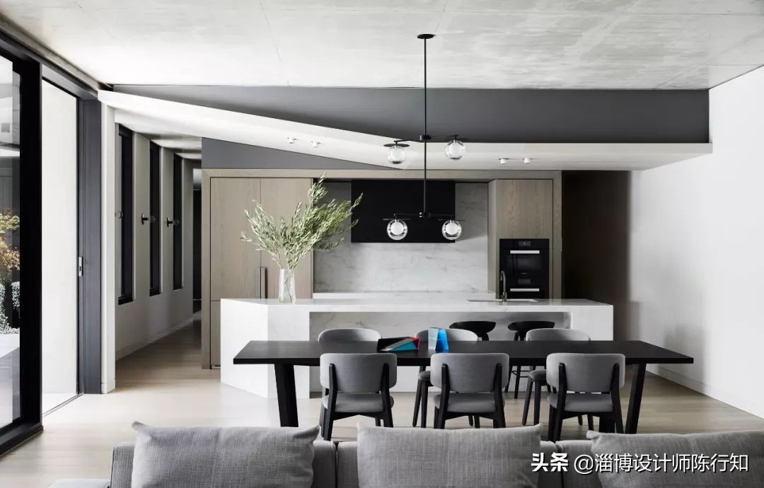 现代简约轻奢浅灰,轻奢和现代简约黑白灰的特点