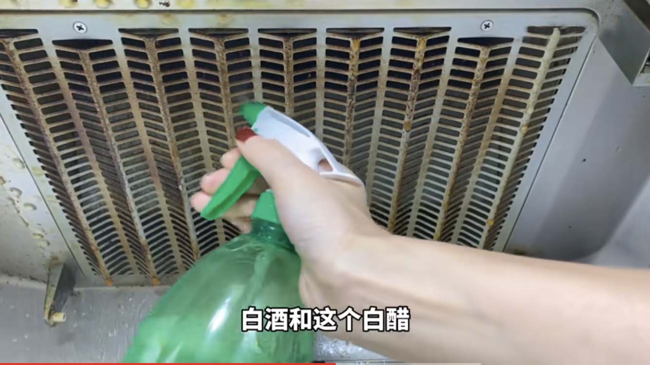 侧吸式油烟机油盒怎么清理,厨房油烟机油太厚用啥能清理干净