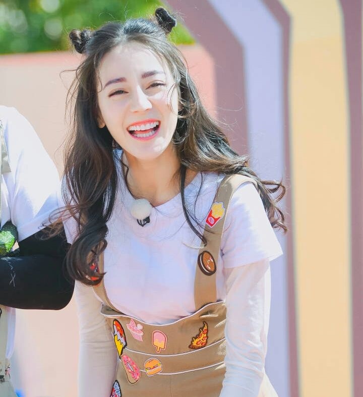 造型烫和大波浪哪个更适合18岁,大波浪适合什么年龄烫