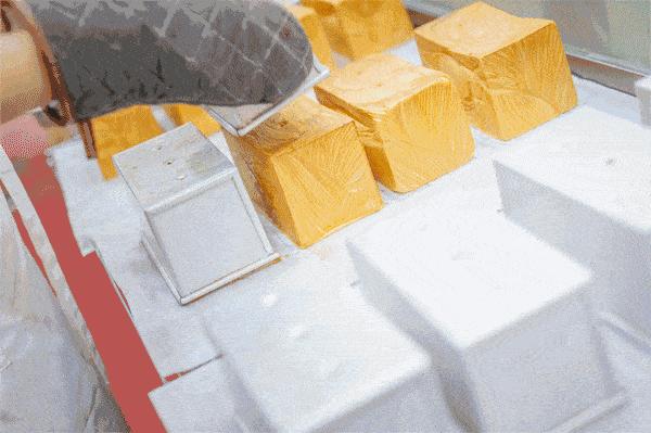 在家就能做松软的北海道牛奶吐司,北海道吐司奶香浓郁柔软拉丝