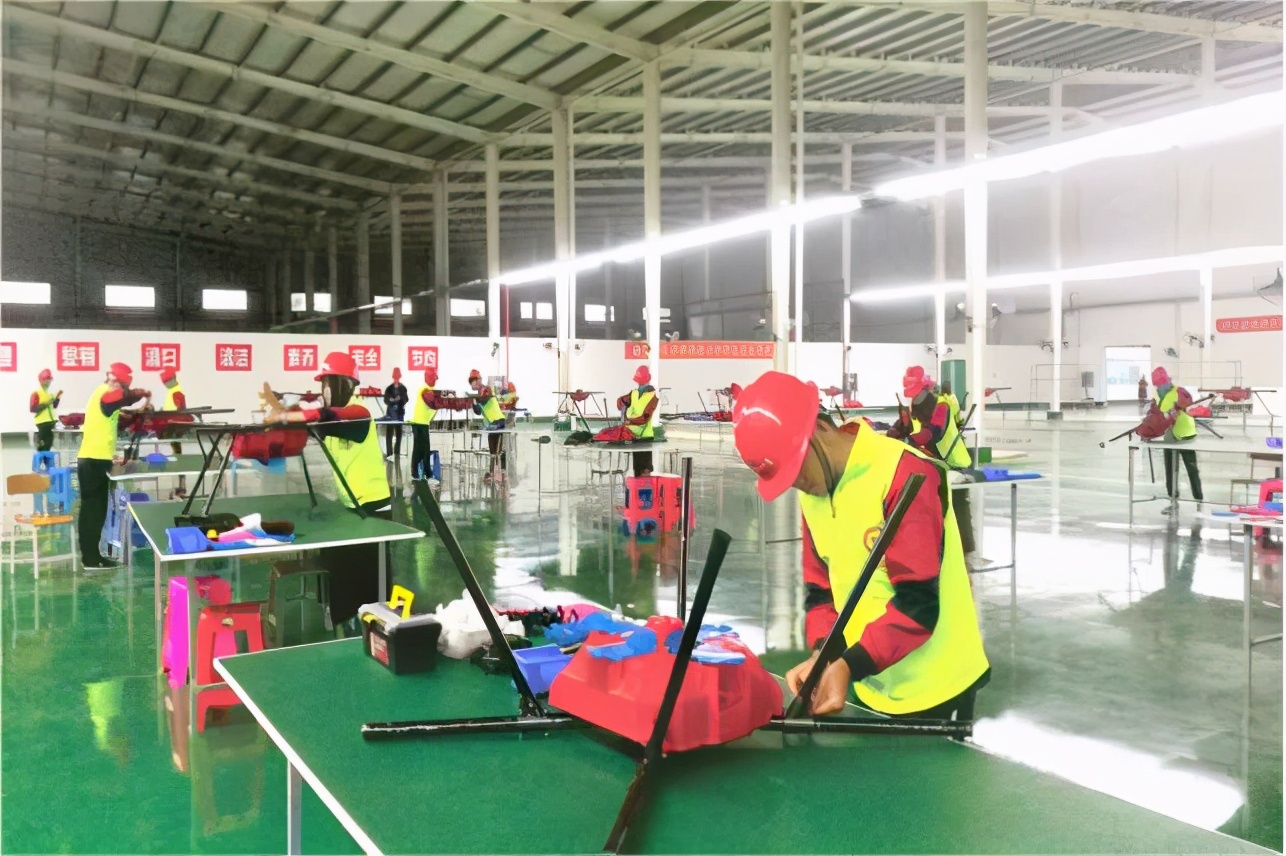 广西无人机培训中专班,广西科技商贸高级技工学校无人机