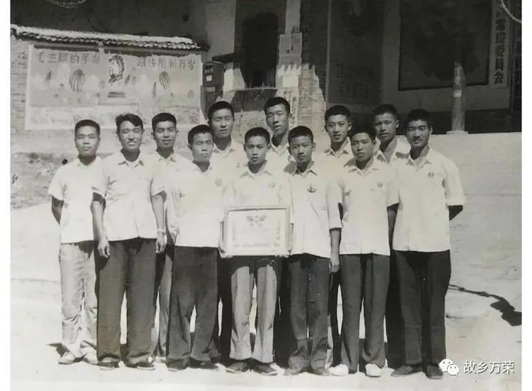 王刚为了插队去下乡,王刚早年采访