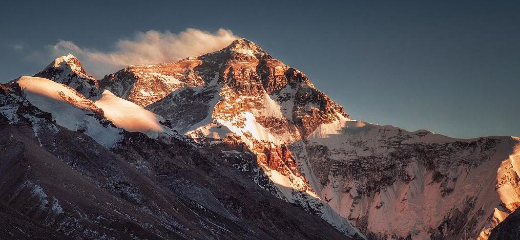 布达拉宫朝圣者视频,世界屋脊明珠西藏拉萨布达拉宫