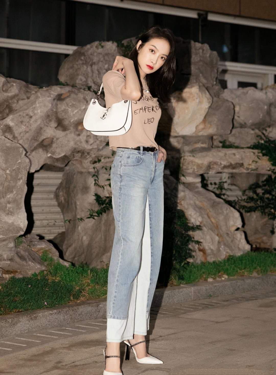 宋茜真会穿亮片裤穿出高级感,宋茜红色上衣似宫廷装