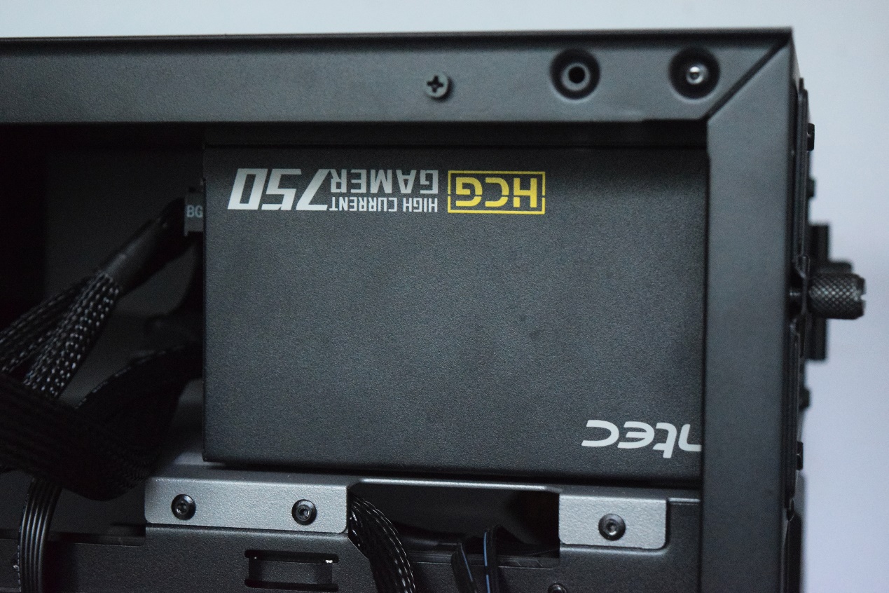 RAID实用、灯光好玩，跨代升级的ROGStrixX570装机点评