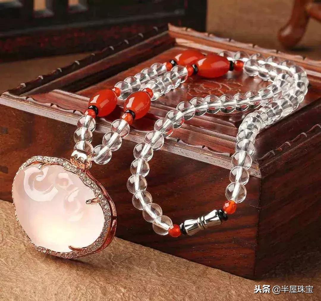 代表爱意与誓死忠诚的宝石,代表着浪漫爱情的宝石