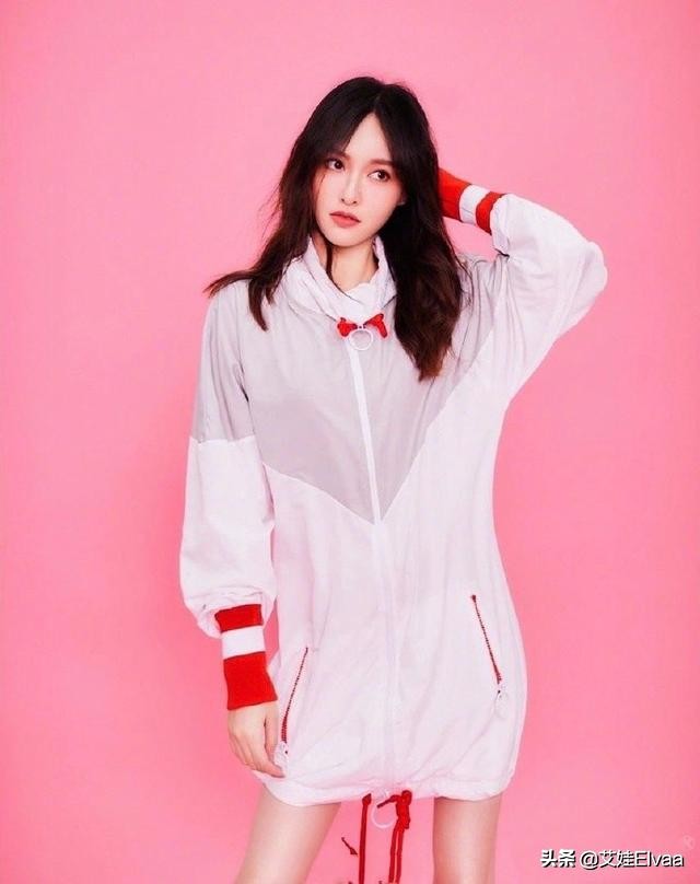 唐嫣白纱裙t恤写真十分吸睛,被糖糖穿婚纱的样子惊艳到了