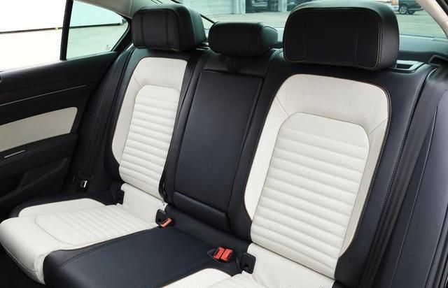 大众迈腾2020款2.0t油耗多少,大众迈腾2023款330豪华版油耗