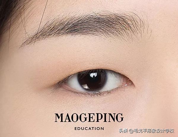 单眼皮不画眼线只画眼影好看吗,为何同样是单眼皮