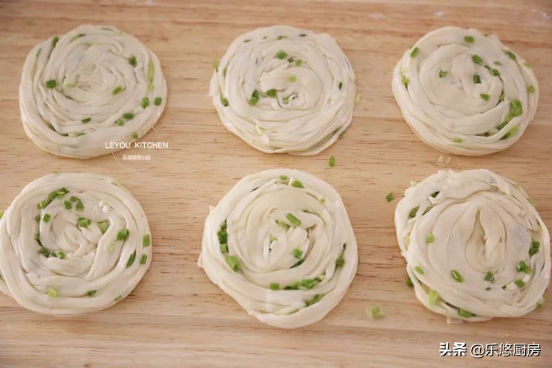 几个饺子皮一起擀,剩下的饺子皮怎么做鸡蛋灌饼