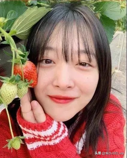 崔雪莉直播头发蓬松貌美依旧,崔雪莉头发浓密