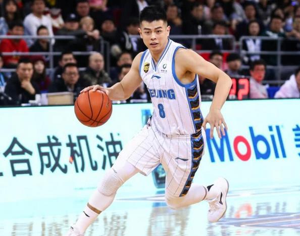 方硕大器晚成,北京首钢当家球星方硕