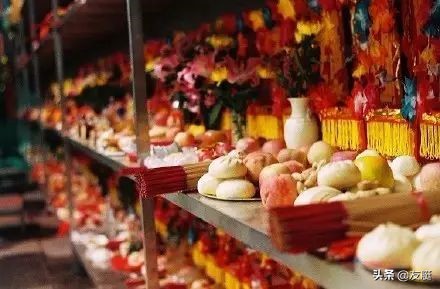 中元节的恐怖遭遇,中元节为什么人能听到鬼市喧闹声