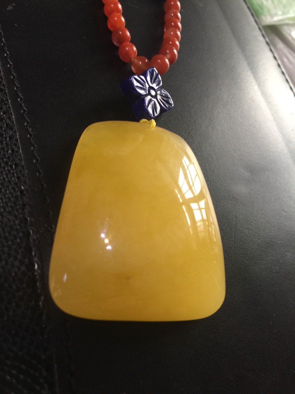 数千万年前琥珀是怎么成形的,琥珀完美封存的古老记忆