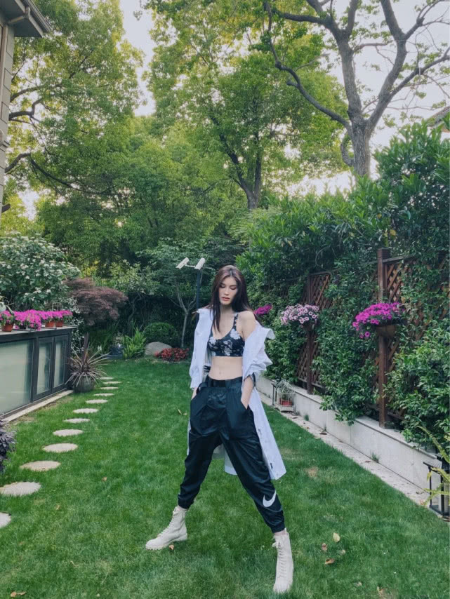 何穗晒照,何穗腹肌