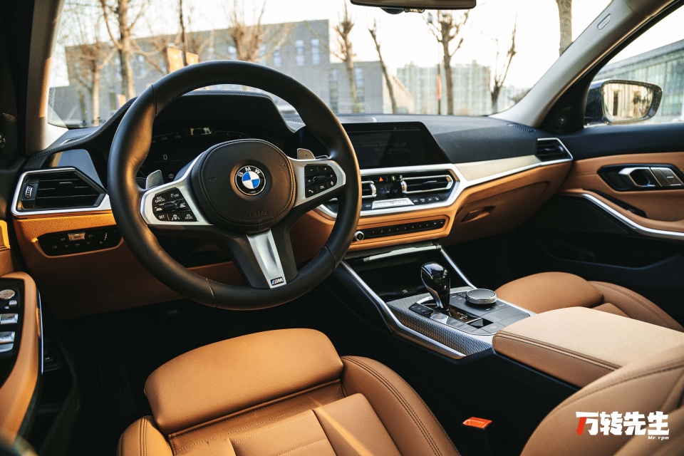 试驾宝马330Li丨即便它变得舒适，也依旧能让人爱上